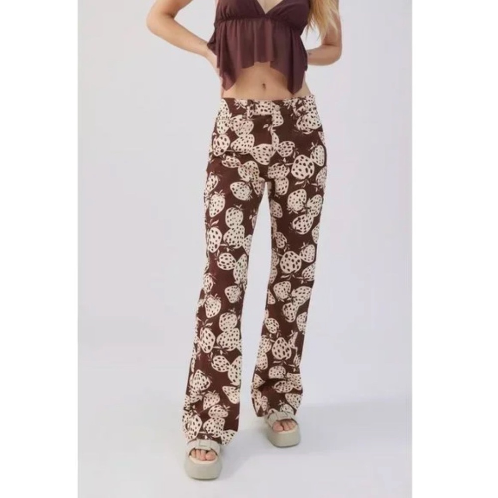 🍓 Urban Outfitters 90's Bootcut Strawberry Print Jeans 🍓
